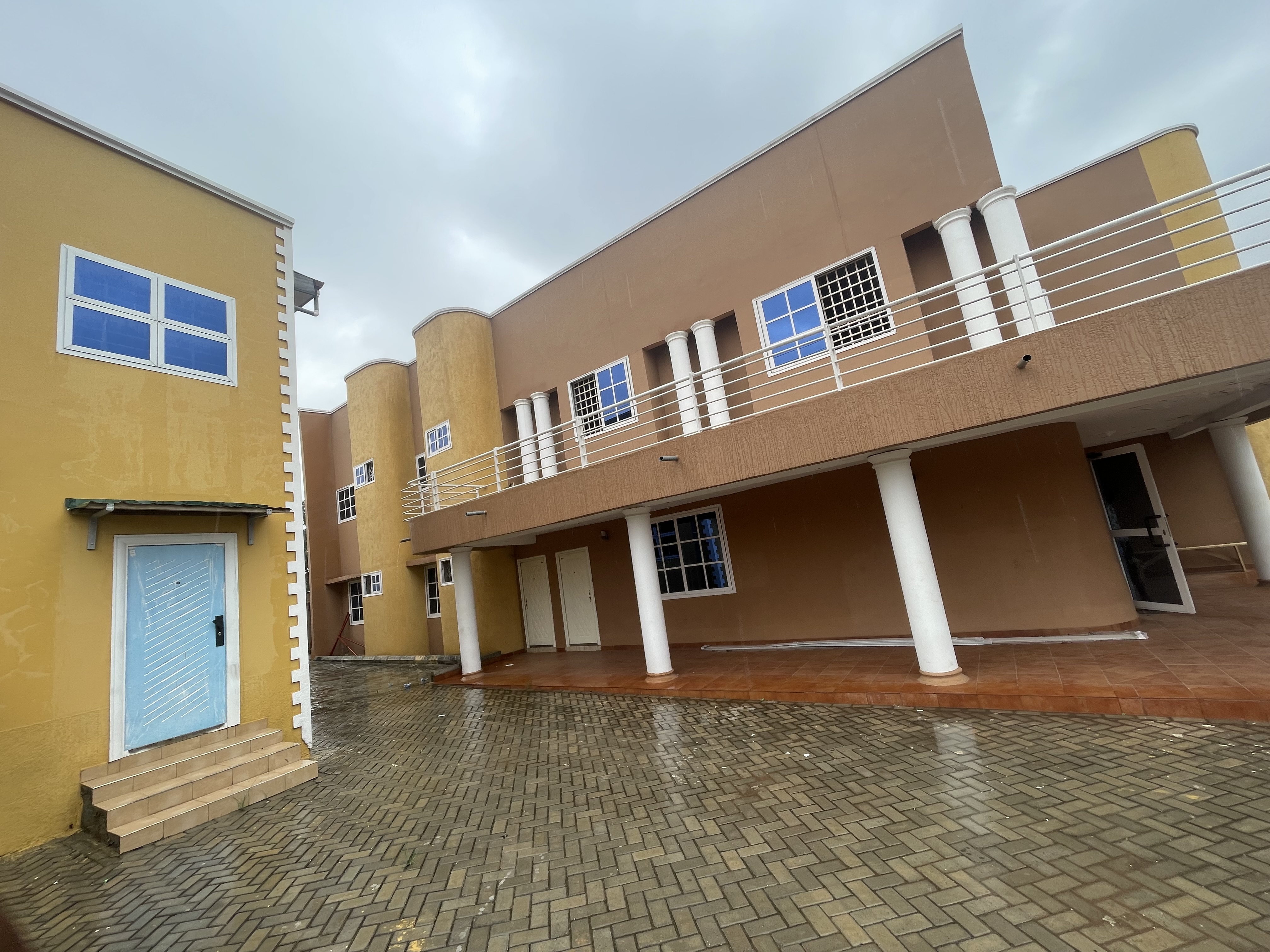 SNS. Hostel