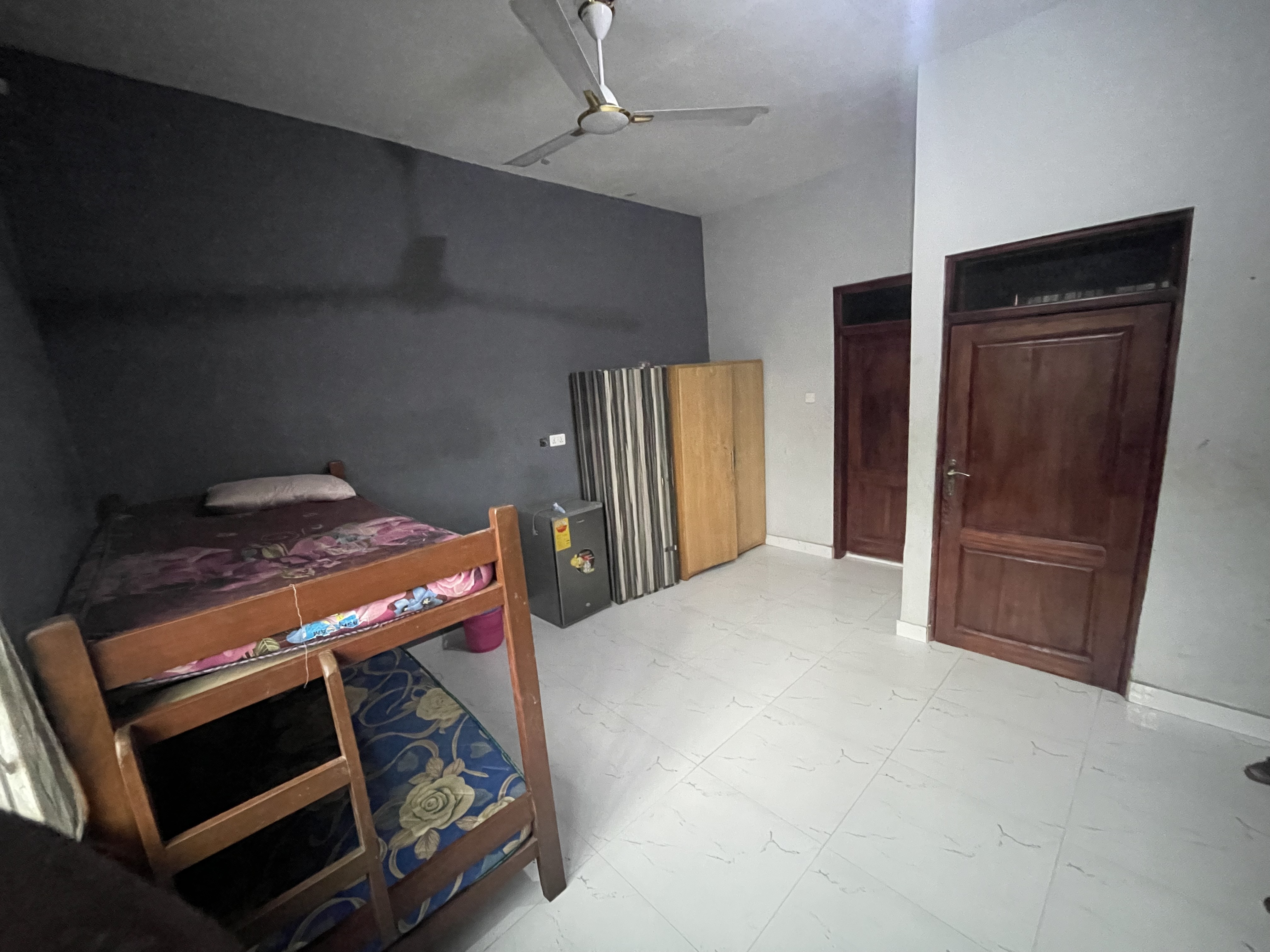 SNS. Hostel