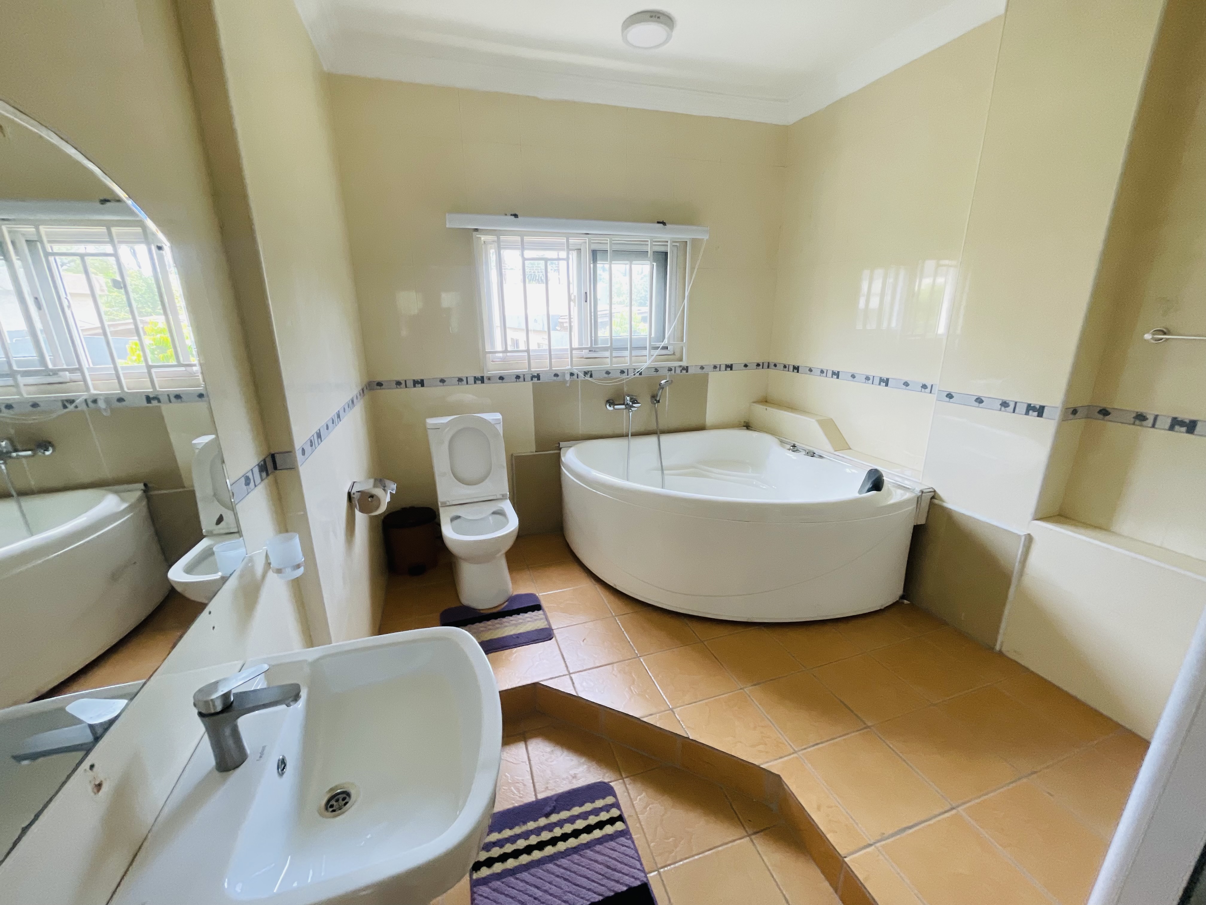 ROYALS PARK APARTMENT ( three bedrooms)