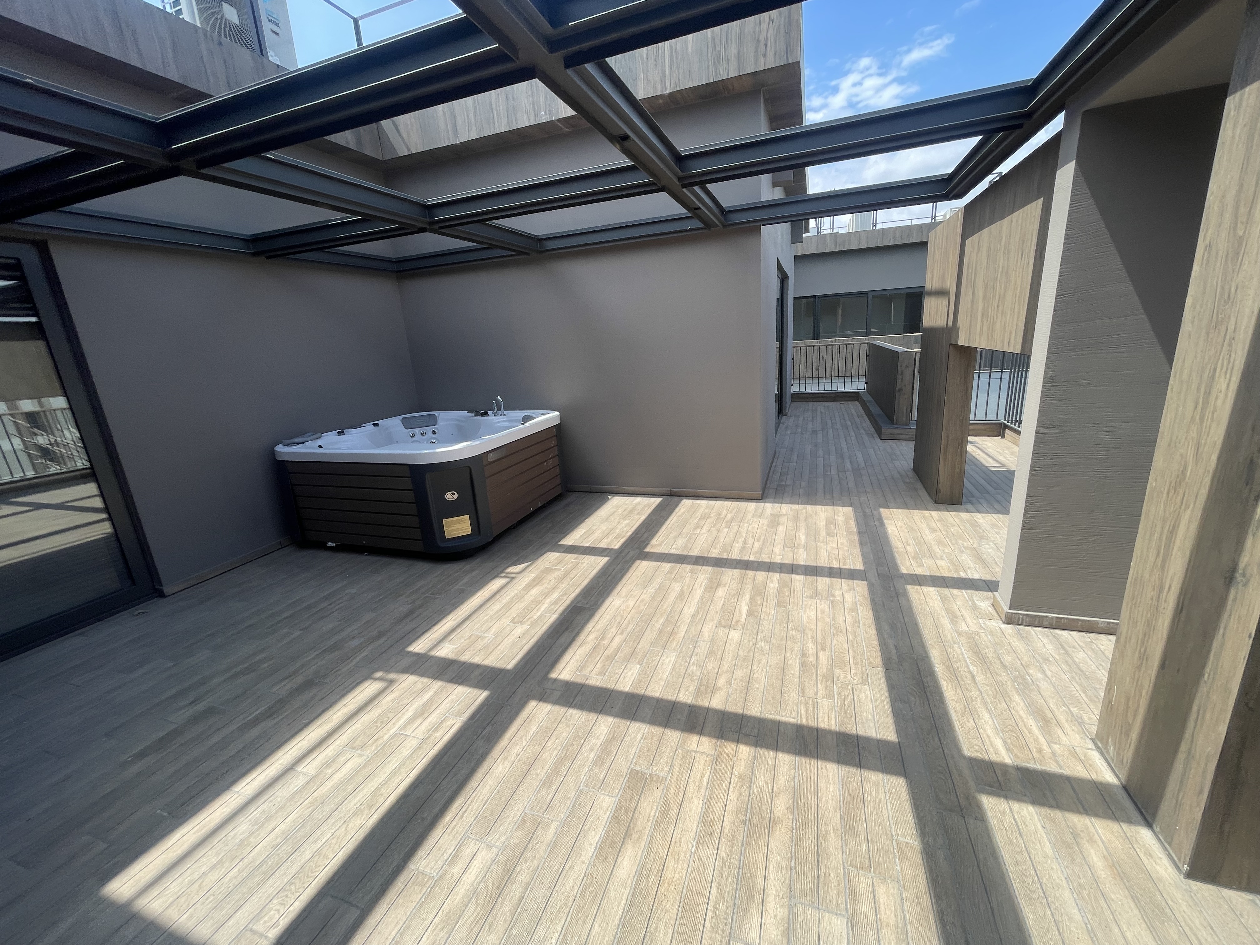 PENTHOUSE AT DIAMOND INN
