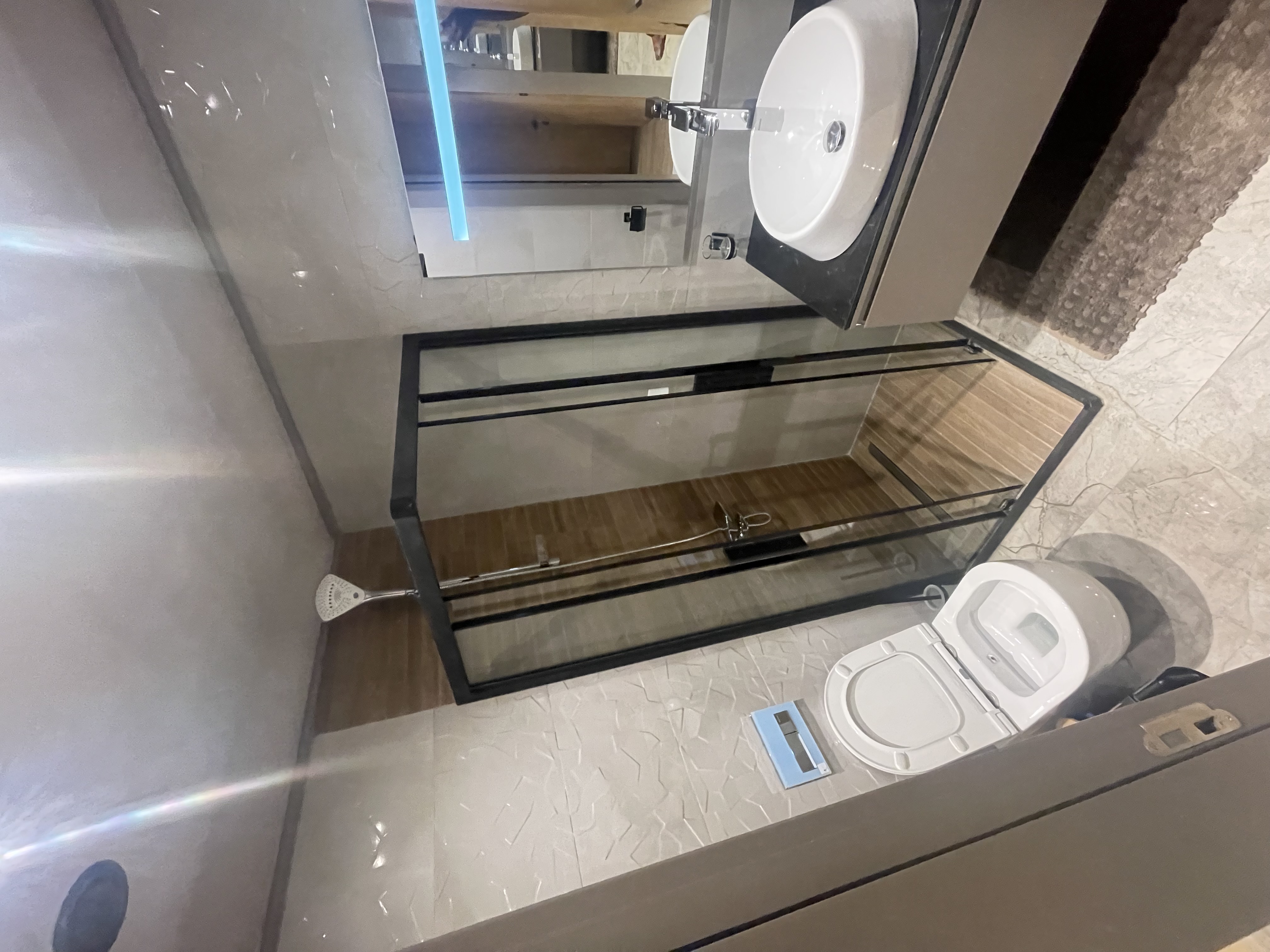 TWO BEDROOM APARTMENTS AT DIAMOND IN.M