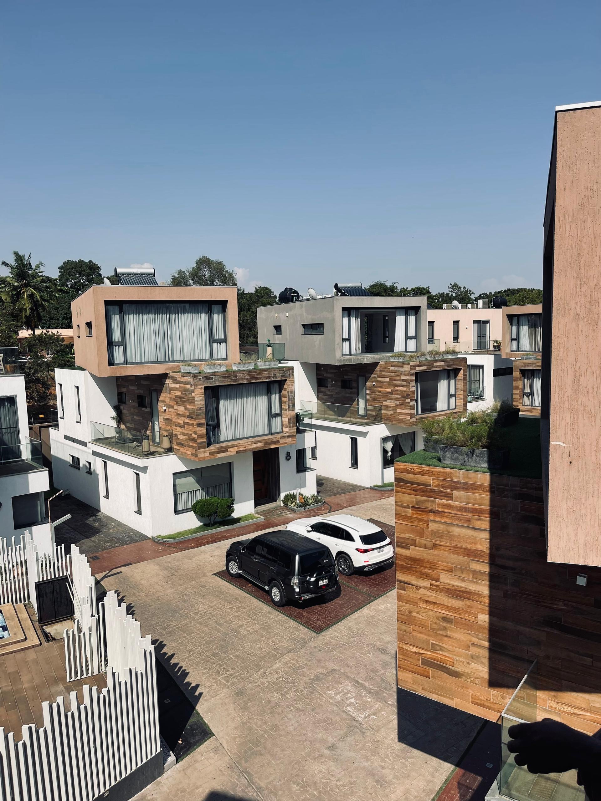 FOSTER PARK TOWNHOUSE