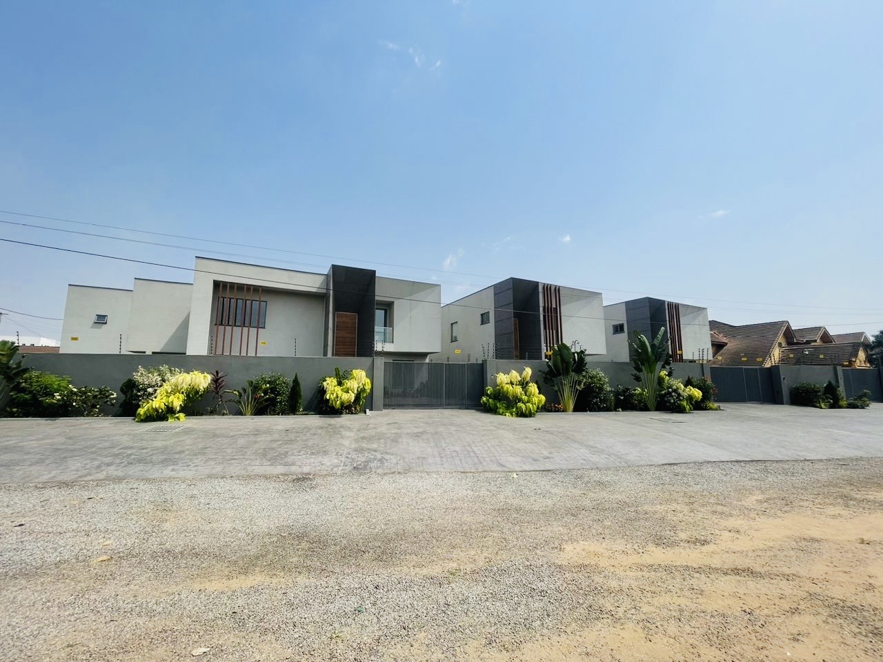 LUXURIOUS FOUR BEDROOMS HOUSES