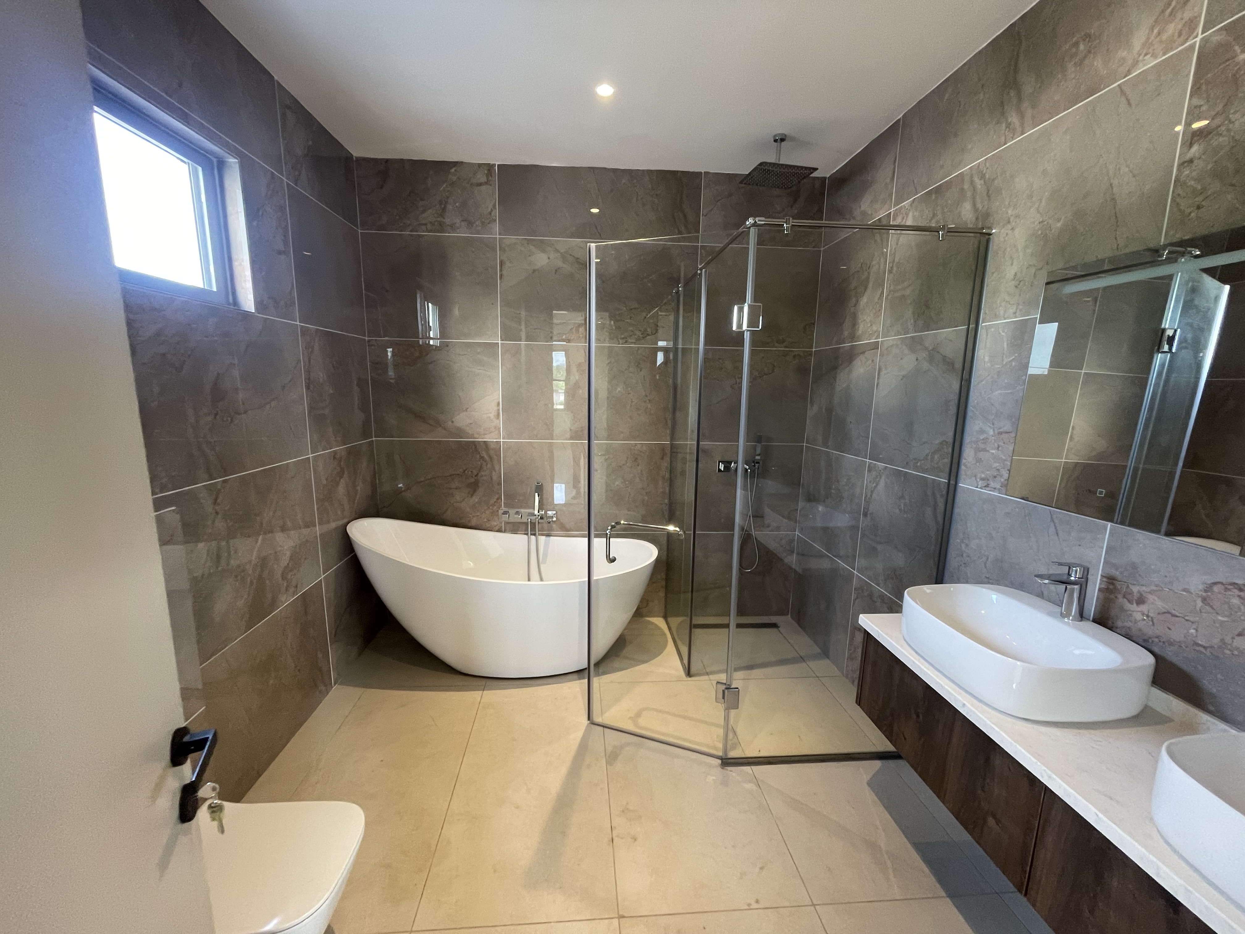 LUXURIOUS FOUR BEDROOMS HOUSES