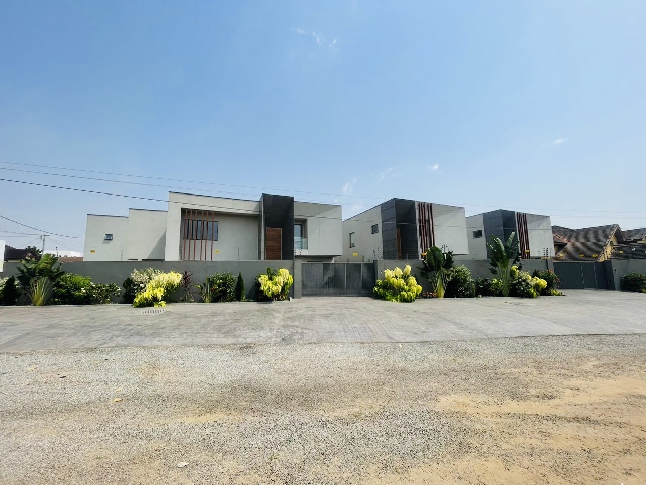 LUXURIOUS FOUR BEDROOMS HOUSES