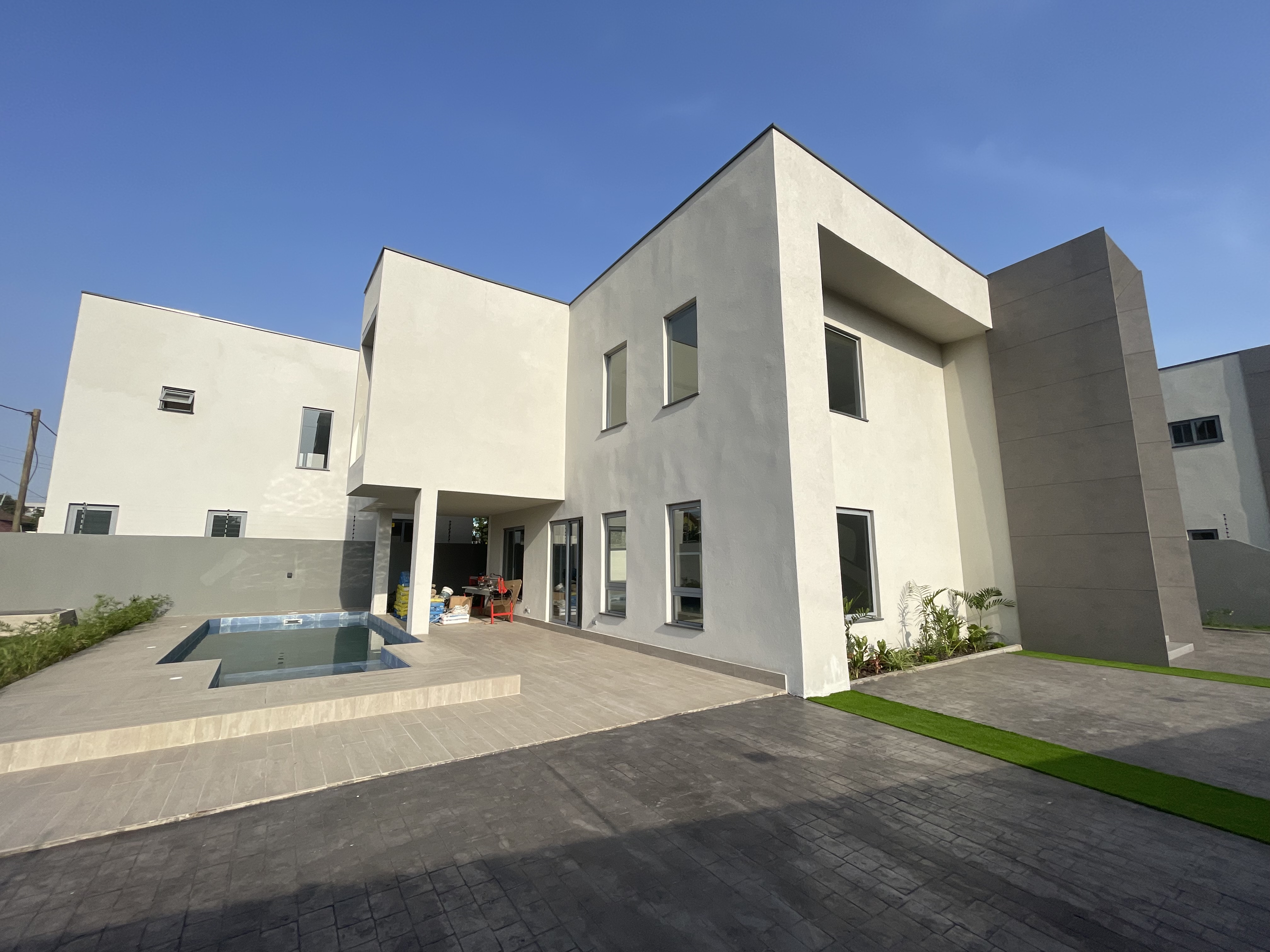 LUXURIOUS FOUR BEDROOMS HOUSES