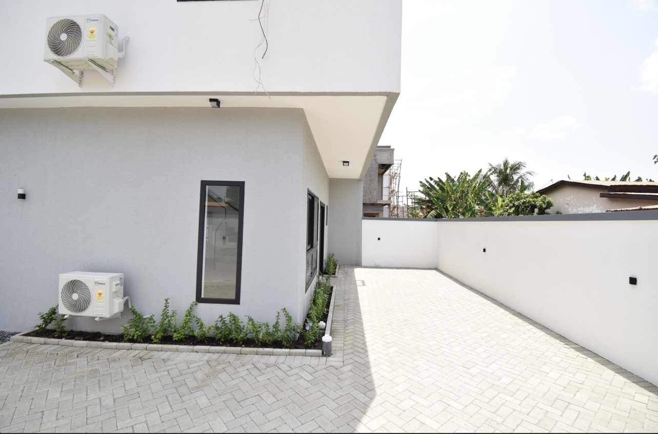 Elegant 3-Bedroom House for Sale – Adenta