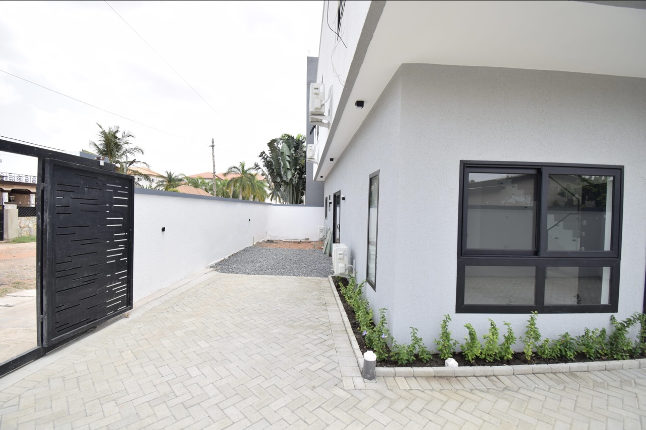 Elegant 3-Bedroom House for Sale – Adenta