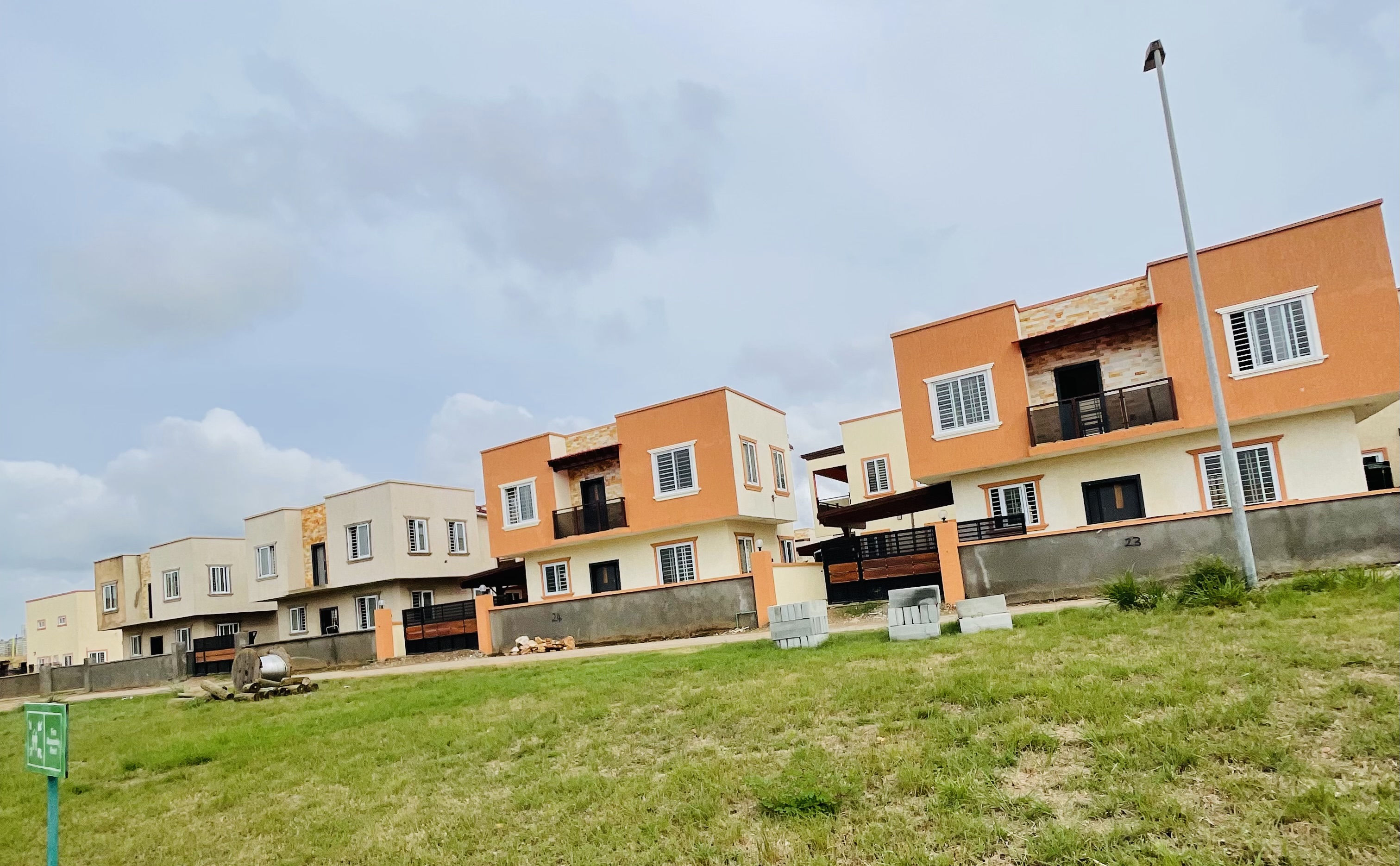 LINDSAY TWO BEDROOMS TOWNHOUSES