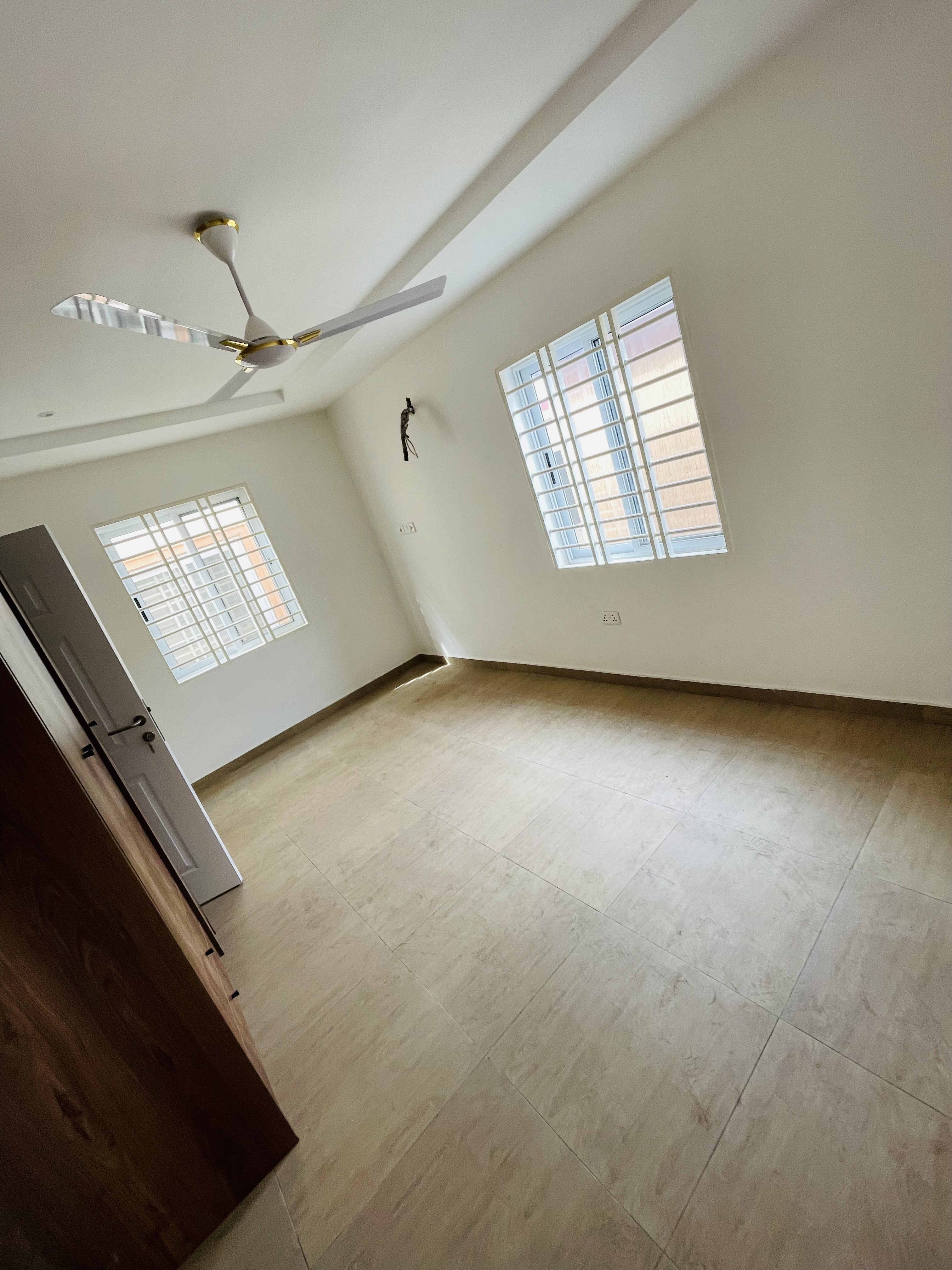 LINDSAY TWO BEDROOMS TOWNHOUSES