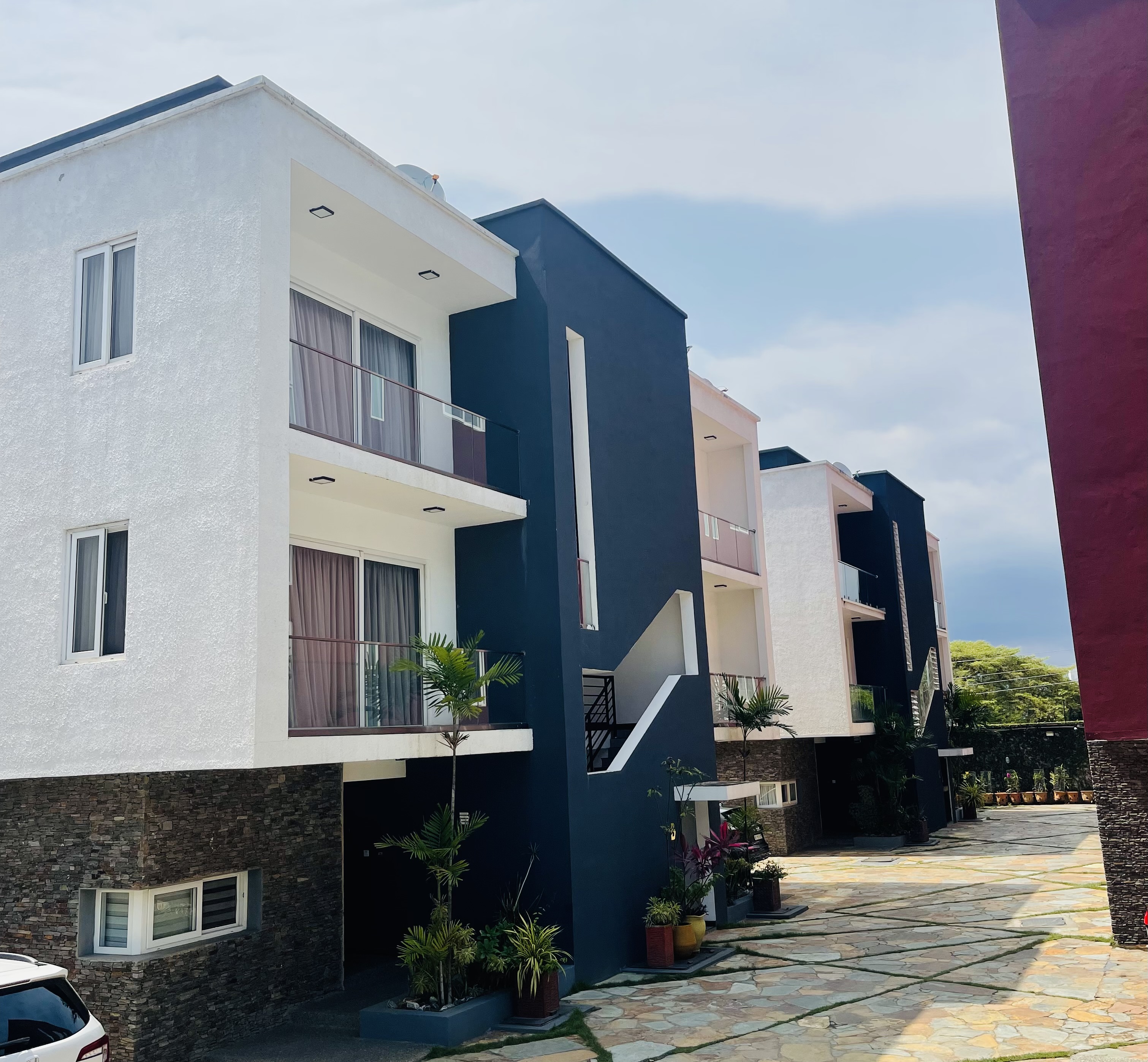 Luxurious FOUR-Bedroom Apartment At Residenza Irama, Emerald Gardens( TWO UNITS OF TWO BEDROOM APARTMENT, TWIN HOUSE)