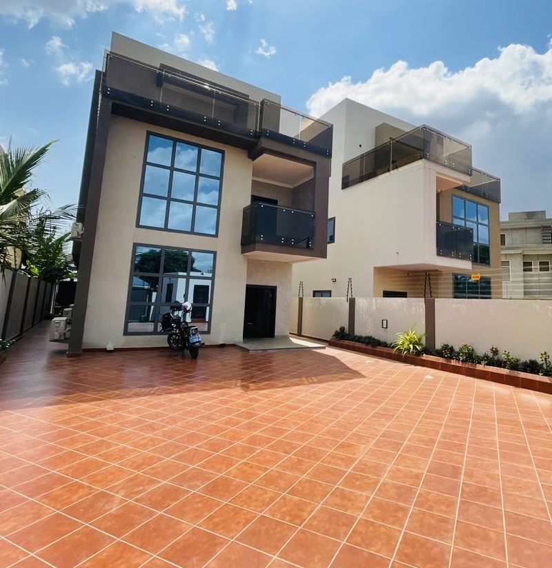 FIVE BEDROOM HOUSE AT AMERICAN HOUSE